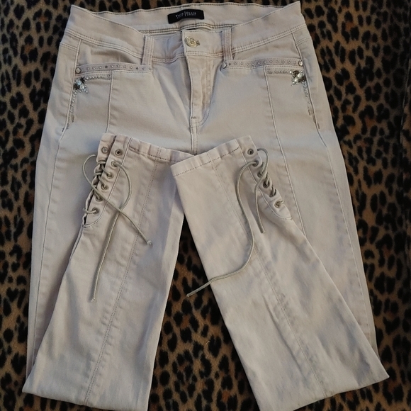 White House Black Market jeans.SIZE 4